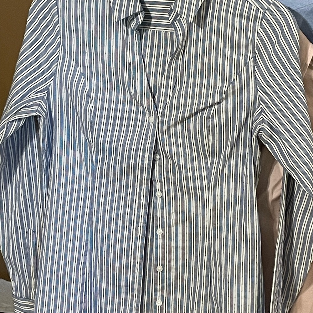 Express Button-Down Shirt Lot in Light Blue, Pink, Rose, and Blue Stripe - Picture 6 of 9